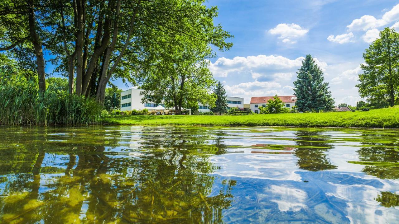Seepark Hotel Am Wandlitzsee Екстериор снимка